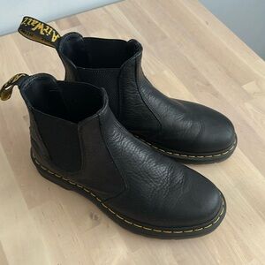 Doc Marten 2976 Soft Matte leather platform Chelsea boots.